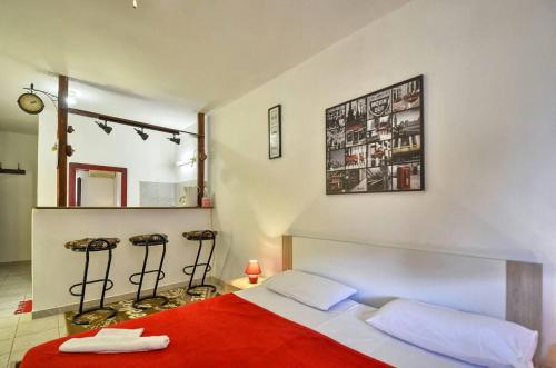 The Big Smile Apartments