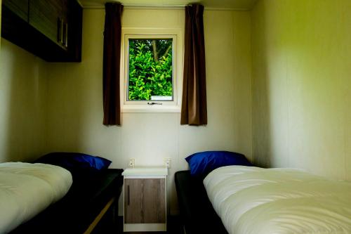 Ένα ή περισσότερα κρεβάτια σε δωμάτιο στο Holiday park Duinhoeve