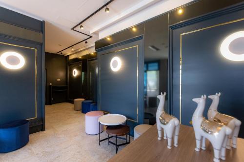 a room with a table and some chairs and a table at Arthotel ANA Aura in Aystetten