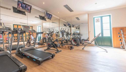 Fitness centrum a/nebo fitness zařízení v ubytování Loule Jardim Hotel