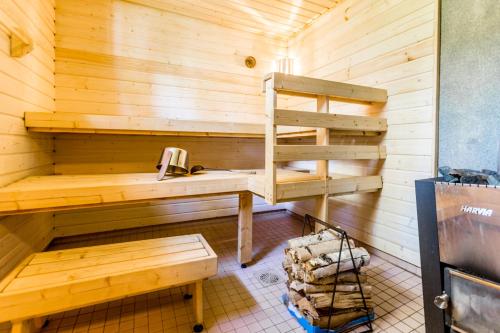 a wooden sauna with a bench and a ladder at Resort Naaranlahti in Punkaharju
