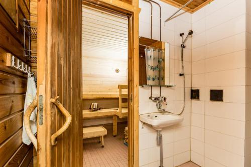 a small bathroom with a sink and a shower at Resort Naaranlahti in Punkaharju