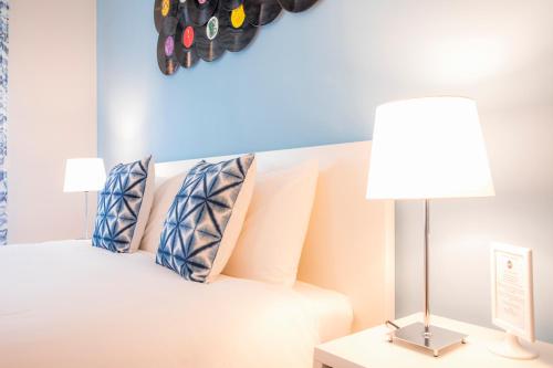 Vinyl Flat Bed & Breakfast - Rooms