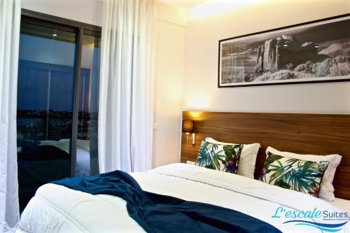 a bedroom with a large bed and a window at L'escale Suites Résidence Hôtelière By 7AV HOTELS in Mohammedia