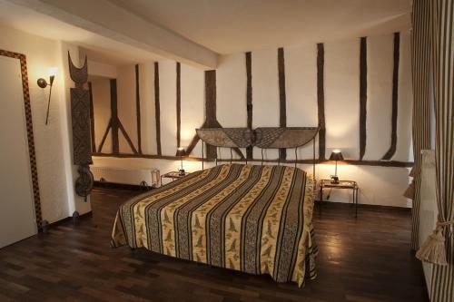 Ένα ή περισσότερα κρεβάτια σε δωμάτιο στο Hotel L'Astrolabe