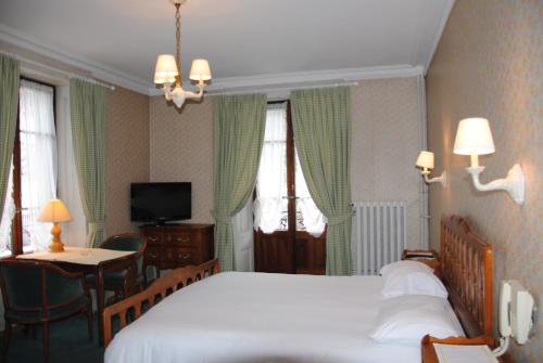 เตียงในห้องที่ Hôtel Richemond