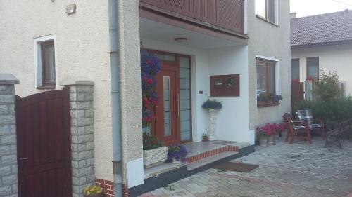 a house with a red door with flowers on it at Privat Alfa in Hrabušice