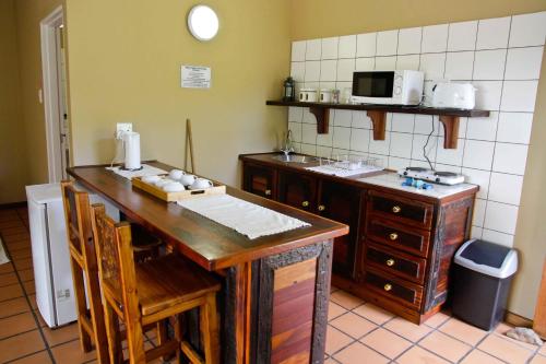 Dapur atau dapur kecil di Ikaia River Lodge