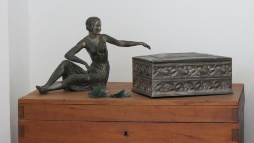 a bronze statue of a woman sitting on top of a dresser at Le Castellas du Pic St Loup in Saint-Mathieu-de-Tréviers