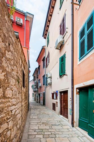 an alley in the city of dubrovnik croatia at Perla Adriatica in Rovinj
