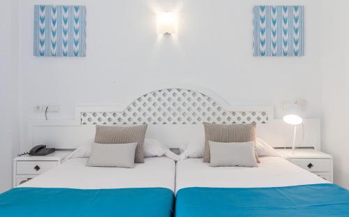 Ένα ή περισσότερα κρεβάτια σε δωμάτιο στο BLUESEA Costa Verde