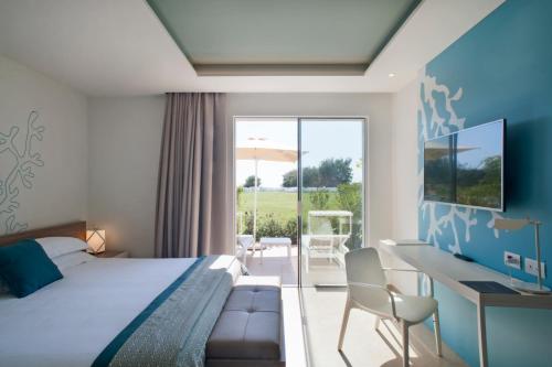 A bed or beds in a room at Modica Beach Resort