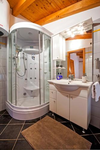 Monte Holiday Home with Jacuzzi by Irundo