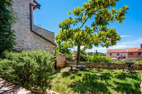 Monte Holiday Home with Jacuzzi
