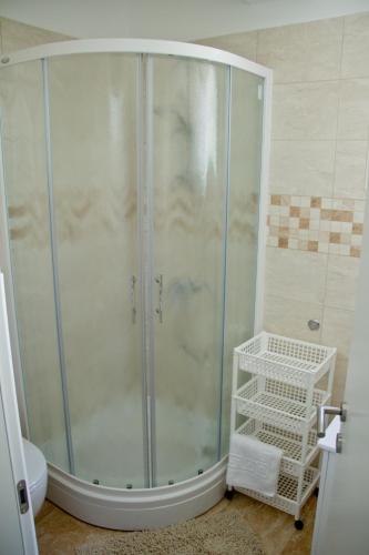 Bilik mandi di Apartmani Žorić