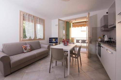 Kuchyňa alebo kuchynka v ubytovaní Luxury apartment Garda Lake