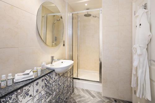 a bathroom with a sink and a shower at Cedar Manor in Windermere