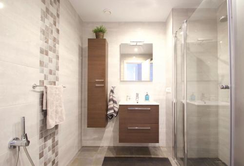 Sea front studio with spacious balcony Santa Clara