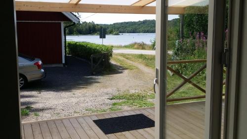 an open door with a view of a driveway at Sjönära Ullared in Ullared