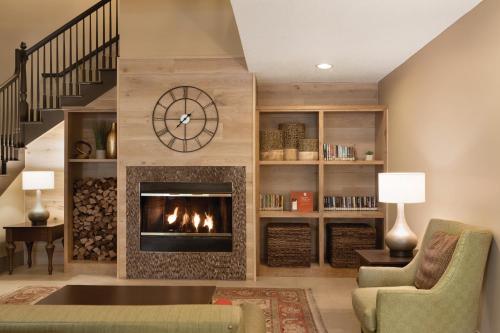 Country Inn & Suites by Radisson, Indianapolis Airport South, IN Image