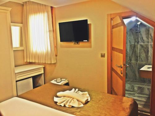 Ένα ή περισσότερα κρεβάτια σε δωμάτιο στο Feza Otel