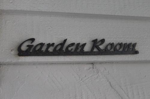 Grand Magnolia Ballroom & Suitesに飾ってある許可証、賞状、看板またはその他の書類