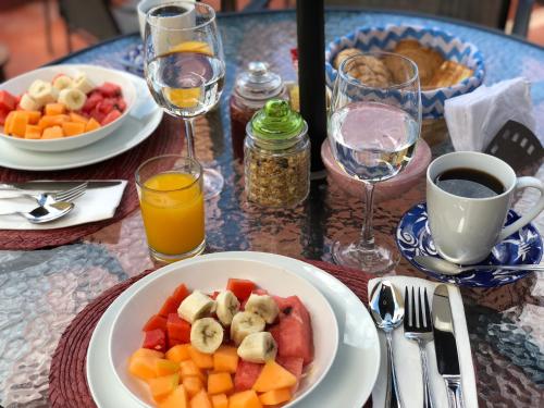 Makanan di atau berdekatan hotel