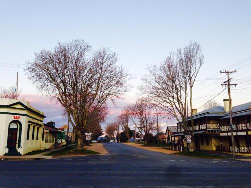 an empty street in a small town with buildings at Wallace Lodge - PID-STRA-16871 in Braidwood