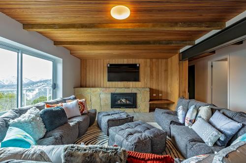 Setusvæði á Le Chalets- King of the mountain- sleeps 18 by ABM