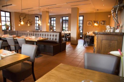 
a kitchen with a table and chairs in it at Hotel Restaurant Haus Vorst in Tönisvorst
