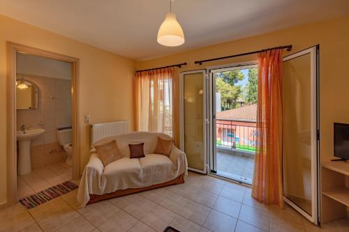 a bedroom with a bed and a bathroom with a tub at La Casa Di Nonna in Argostoli