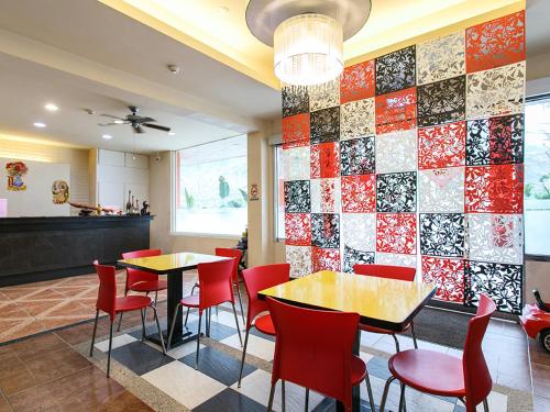 Restoran atau tempat lain untuk makan di Courier Station