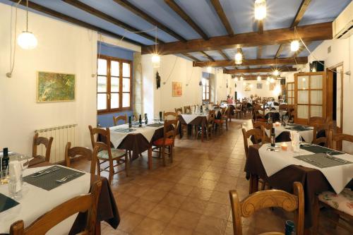 En restaurang eller annat matställe på Hospedería Sádaba