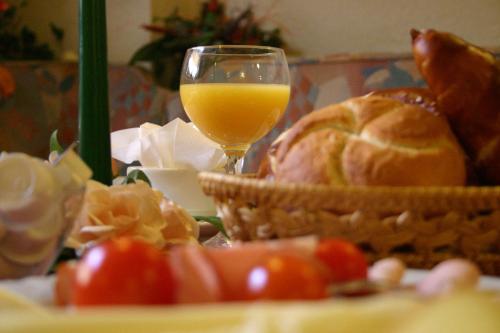 ホテルの敷地内または近くでの食事または食べ物