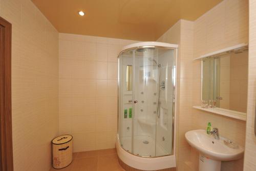 a bathroom with a shower and a sink at Apartaments on Novorossiyskaya in Volgograd