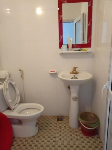 Koupelna v ubytování NHÀ NGHỈ PHƯƠNG THẢO