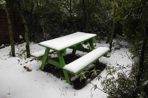 a green picnic table with snow on top of it at פסגת מתת Pisgat mattat in Mattat
