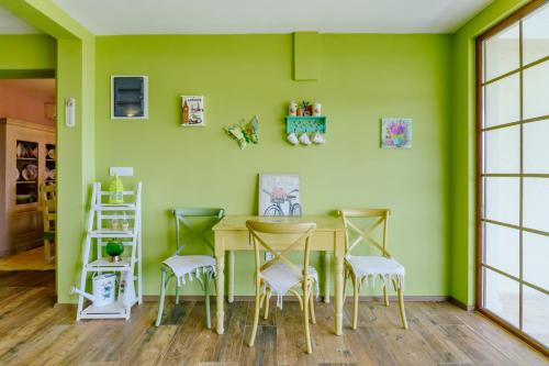 a dining room with green walls and a table and chairs at RUSTIC HOUSE LEKOVIĆ in Virpazar
