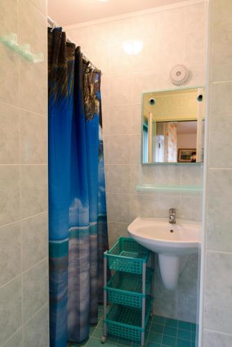 a bathroom with a sink and a shower at Appartamenti Padoan in Sottomarina
