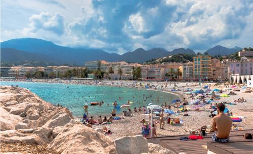 Menton smartworking and relax on the beach, seaview