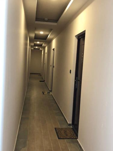 an empty hallway with a corridorngthngthngthngthngthngthngthngthngthngth at Silver Mountain Milmari in Kopaonik