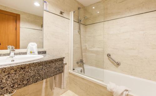 Koupelna v ubytování BLUESEA Es Bolero