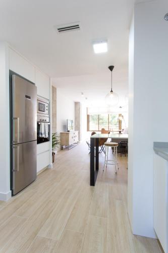 New San Juan beach apartment with AC
