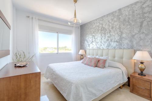 Gallery image of Sea & mountain view penthouse in Estepona
