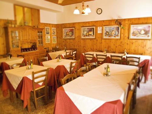 Hotel da Paolino tesisinde bir restoran veya yemek mekanı