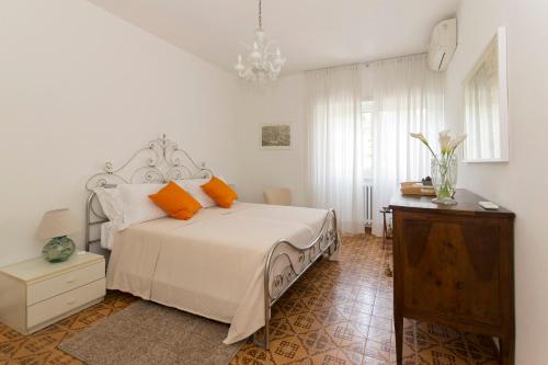 a bedroom with a bed with orange pillows on it at Ad Astra Suite in Rome