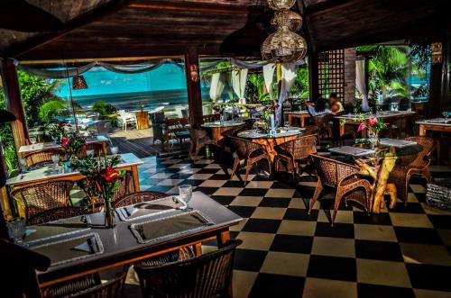 Ein Restaurant oder anderes Speiselokal in der Unterkunft Pousada Morro dos Navegantes 