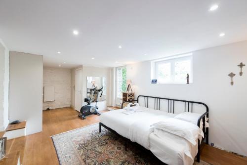 a bedroom with a large bed in a room at Veeve - Family Home in Issy-les-Moulineaux in Issy-les-Moulineaux