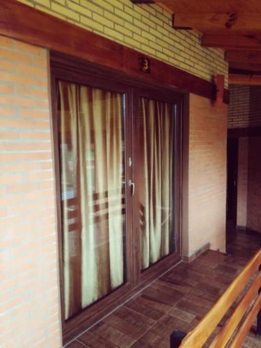 a sliding glass door on the side of a house at Encanto Rural in Bella Vista