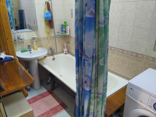 A bathroom at Slavyansky Dom Guest House